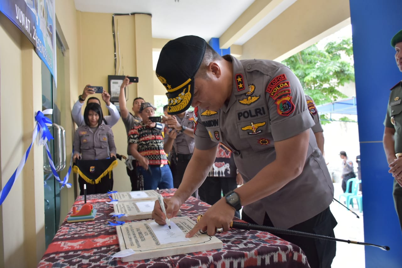 Kunjungi Polres Sumba Timur, Kapolda NTT Resmikan Gedung Pelayanan SIM, Rumah Dinas Kasat Res dan Gedung Gereja Oekumene