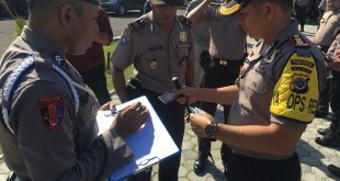 Kapolres Alor Cek Sikap Tampang dan Kelengkapan Diri Anggota