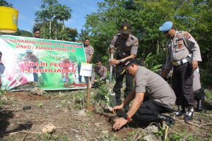 Kapolres TTS Pimpin Penanaman Sejumlah Anakan Pohon