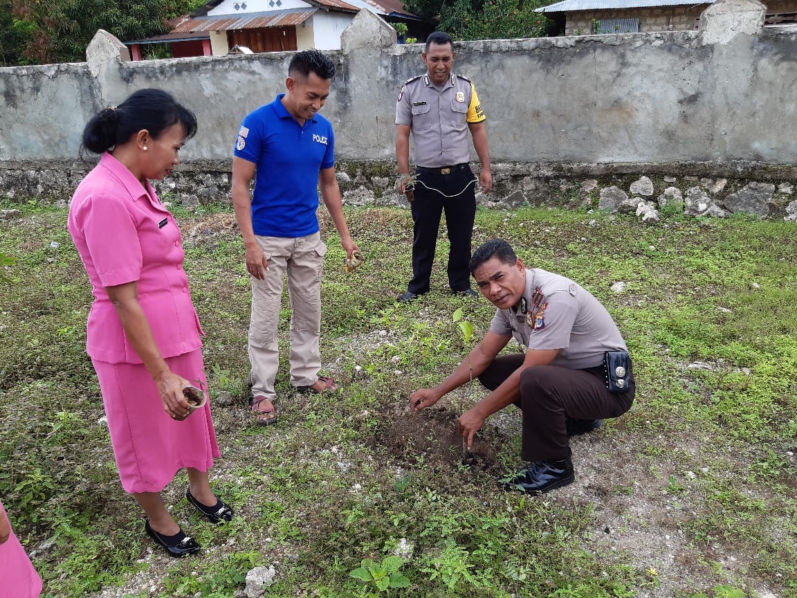 Kapolsek Kodi Utara : Semoga Pohon-Pohon yang Sudah Kita Tanam Dapat Bermanfaat Bagi Masyarakat