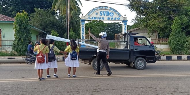 Peduli Keselamatan Anak Sekolah, Personel Polres Mabar Tingkatkan Pengamanan