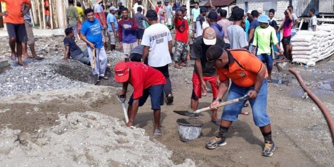 Gotong Royong Anggota Polsek Macang Pacar  Bersama Warga Bangun Mesjid