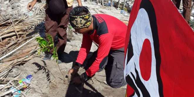 Saka Bhayangkara Polres Sumba Timur Hijaukan Pantai Walakiri