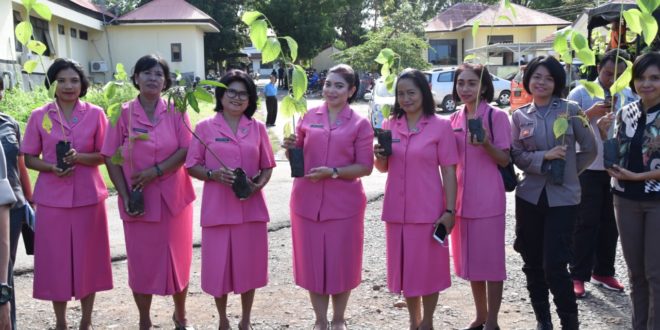 Polri Peduli Penghijauan, Bhayangkari Cabang Manggarai Barat Ikut Tanam Pohon