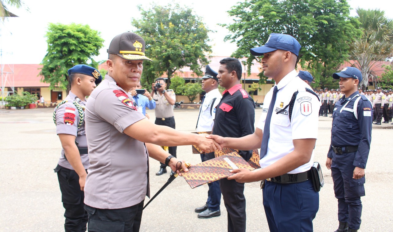 Kapolda NTT Pimpin Upacara Peringatan HUT Satpam Ke-39