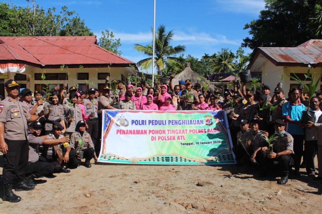 Jajaran Polres Alor Gelar Aksi Penanaman Pohon