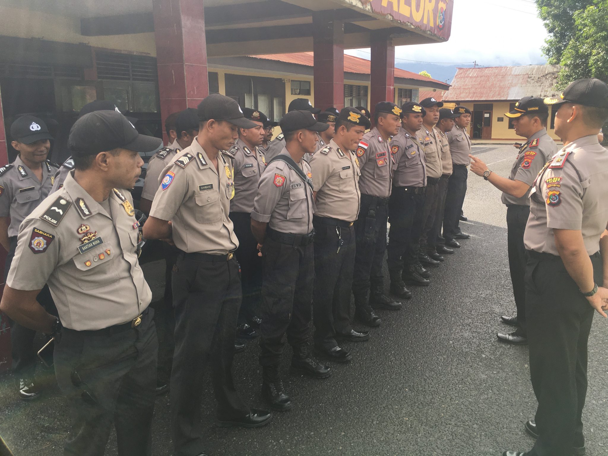 Beri Arahan Pada Personel Bhabinkamtibmas, Kapolres Alor : Berikan Pelayan Terbaik Buat Masyarakat