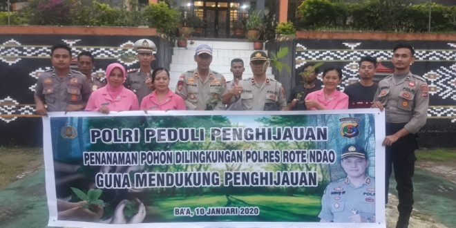 Peduli Penghijauan, Wakapolres Rote Ndao Pimpin Penanaman Pohon