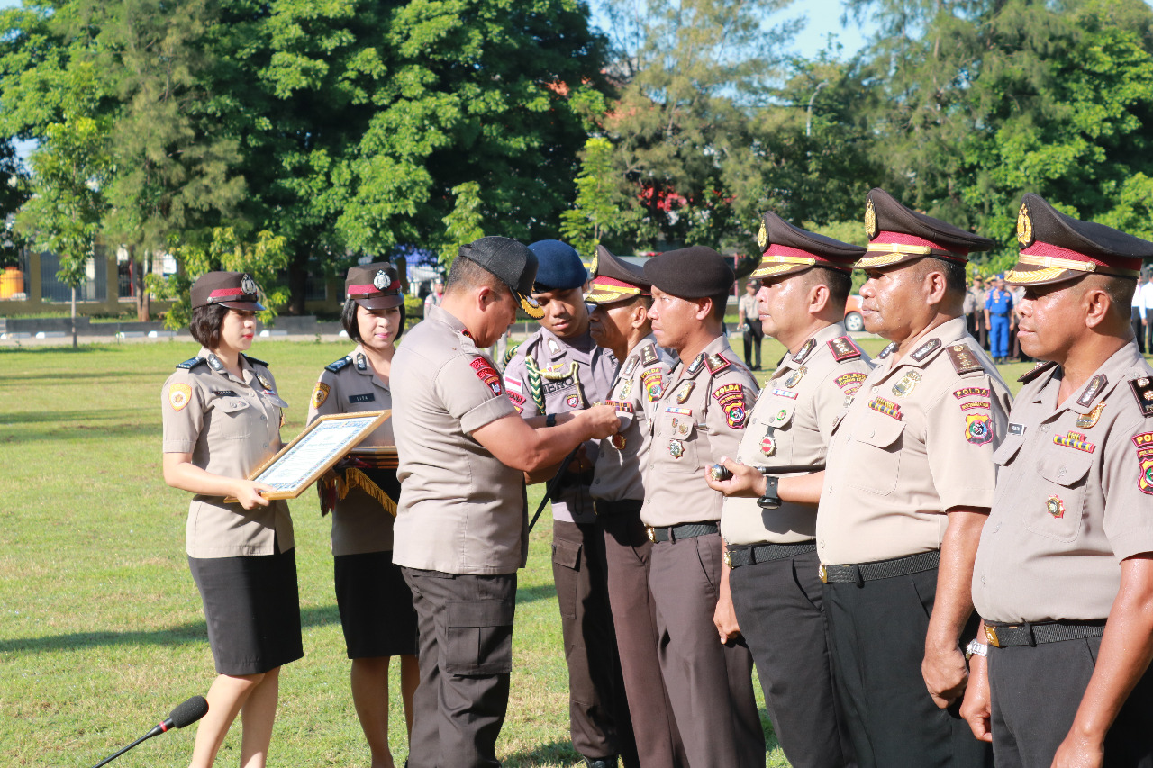 Berprestasi, Kapolda NTT Beri Reward kepada Anggota