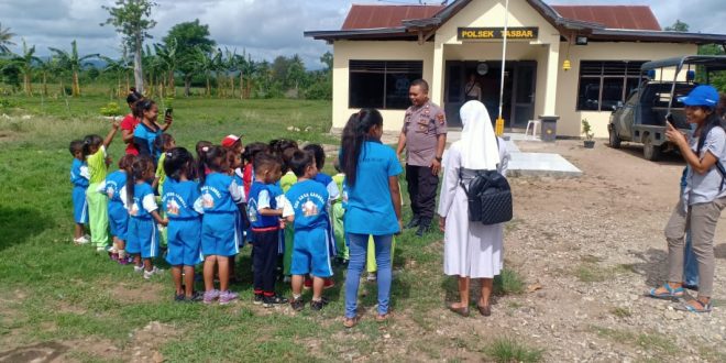 Ingin Dekat dan Tahu Tugas Polisi, Anak-anak PAUD Canosa Nurobo Kunjungi Polsek Tasifeto Barat