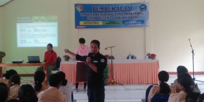 Beri Penyuluhan di SMKN 1 Labuan Bajo, Kaurbinops Satnarkoba Polres Mabar : Jauhi Narkoba dan Miras karena Akan Merusak Masa Depan