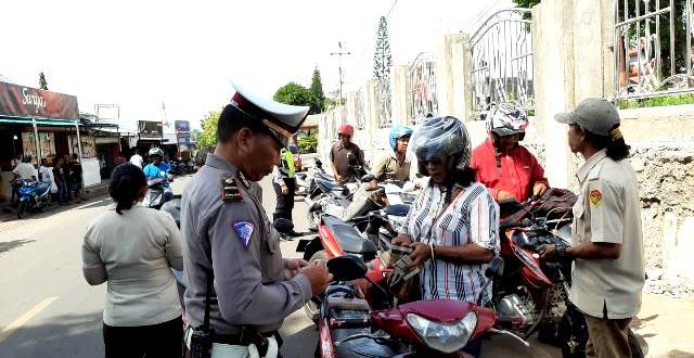 Satlantas Polres Flotim Bersama Dispenda Gelar Razia Gabungan