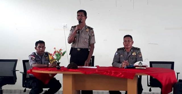 Polres flotim lakukan Sosialisasi Pencegahan Radikalisme, Anti Pancasila dan Tertib Berlalu lintas di Aula SMK ANCOP