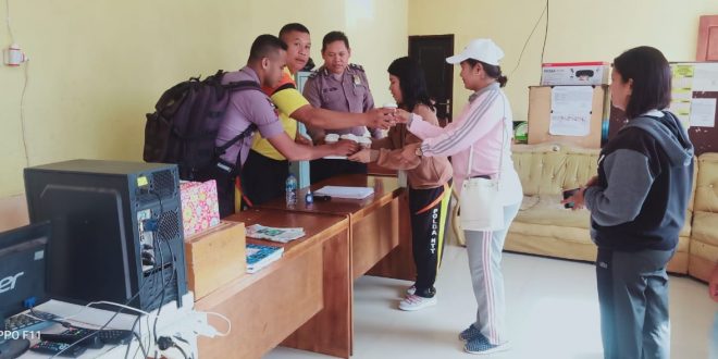 Meningkatkan Daya Tahan Tubuh Personel Polres TTS, Bhayangkari Polres TTS Bagikan Minuman Jahe