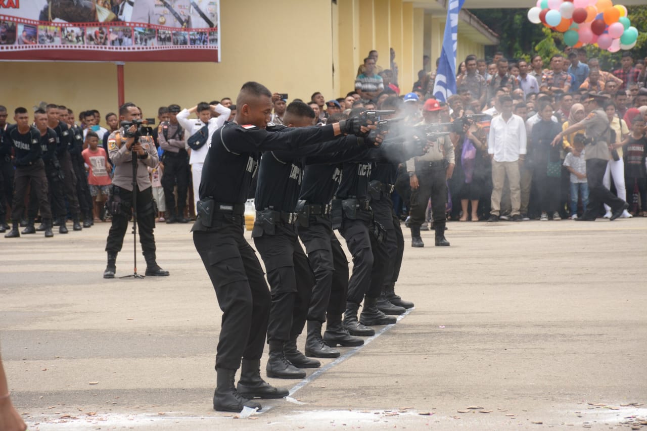 Peragaan Beladiri dan Menembak Meriahkan Pelantikan 170 Bintara Remaja Polda NTT