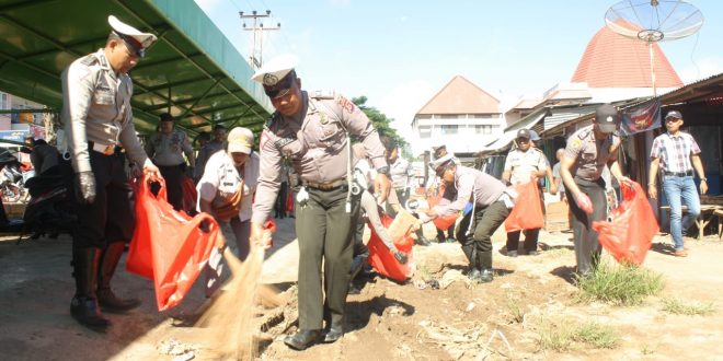 Bersinergi, Polres TTS dan Kodim 1621 Bersihkan Sampah Demi Cegah DBD dan Virus COVID -19