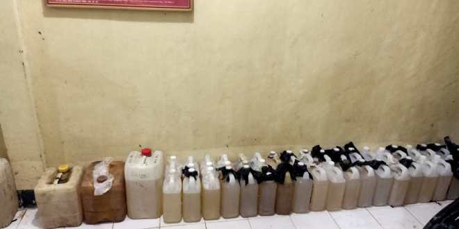 Polres Sumba Timur Amankan Ratusan Liter Minyak Tanah Hasil Penimbunan Tanpa Izin