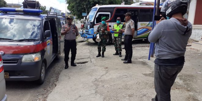 Cegah Penyebaran Covid-19, Anggota Polres TTU Bersama, Kodim 1618/TTU Gandeng Dinas Kesehatan Beri Imbauan Kesehatan