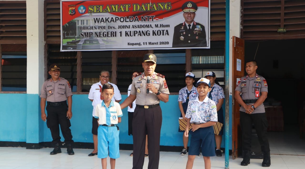 Safari Kamtibmas di SMPN 1 Kupang, Wakapolda NTT : Pelajar Harus Memiliki Karakter, Sikap, Mental dan Disiplin yang Baik