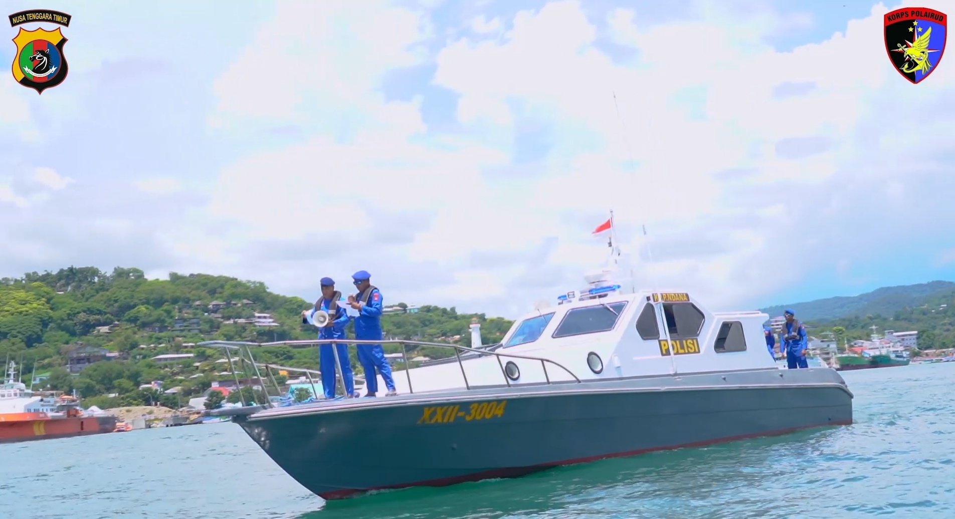 Cegah Penyebaran Covid-19, Personel Pospolair Labuan Bajo, Ditpolair Polda NTT Imbau Pelaku Usaha kapal Wisata Agar Menerapkan Social Distancing