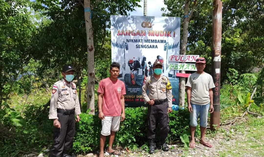 Upaya Putuskan Mata Rantai Covid-19, Polsek Lamaknen Pasang Spanduk Tidak Mudik