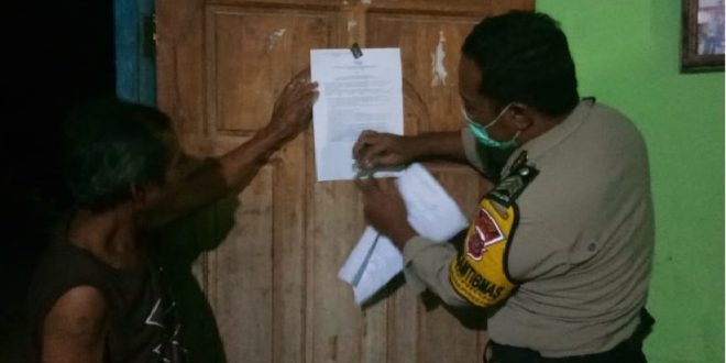 Pasang Selebaran, Polsek Raimanuk Imbau Warga Cegah Covid-19 dengan “Tidak Mudik”