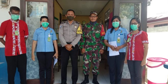 Sinergitas Bhabinkamtibmas dan Babinsa Kelurahan Airnona Berikan Himbauan Pencegahan Virus Corona (Covid-19) Kepada Masyarakat