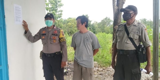 Cegah Covid-19, Polsek Raihat Pasang Spanduk Hingga Sebar Imbauan Tidak Mudik ke Warga Haekesak