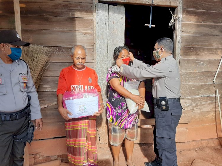 Ribuan Masker Kain Gratis Hasil Produksi Bhayangkari Sumba Timur di Sebar ke Masyarakat